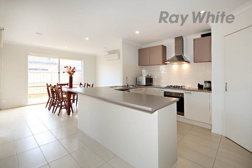 26 Coronat Drive, Point Cook VIC 3030, Point Cook - Thumbnail 2