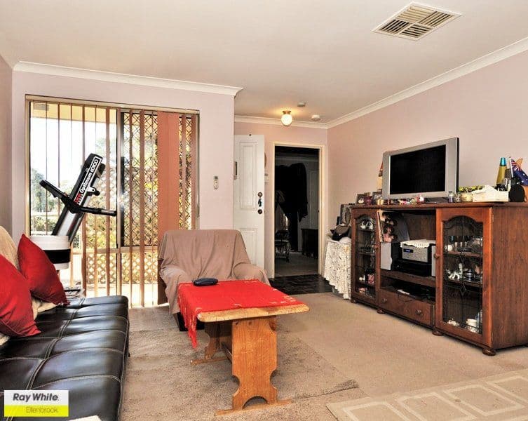 129 Bottlebrush Drive, KIARA WA 6054, Kiara - Thumbnail 2