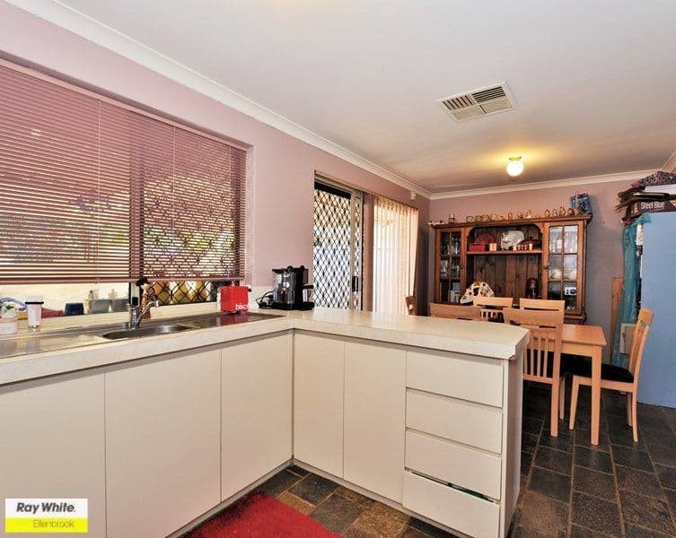 129 Bottlebrush Drive, KIARA WA 6054, Kiara - Thumbnail 3