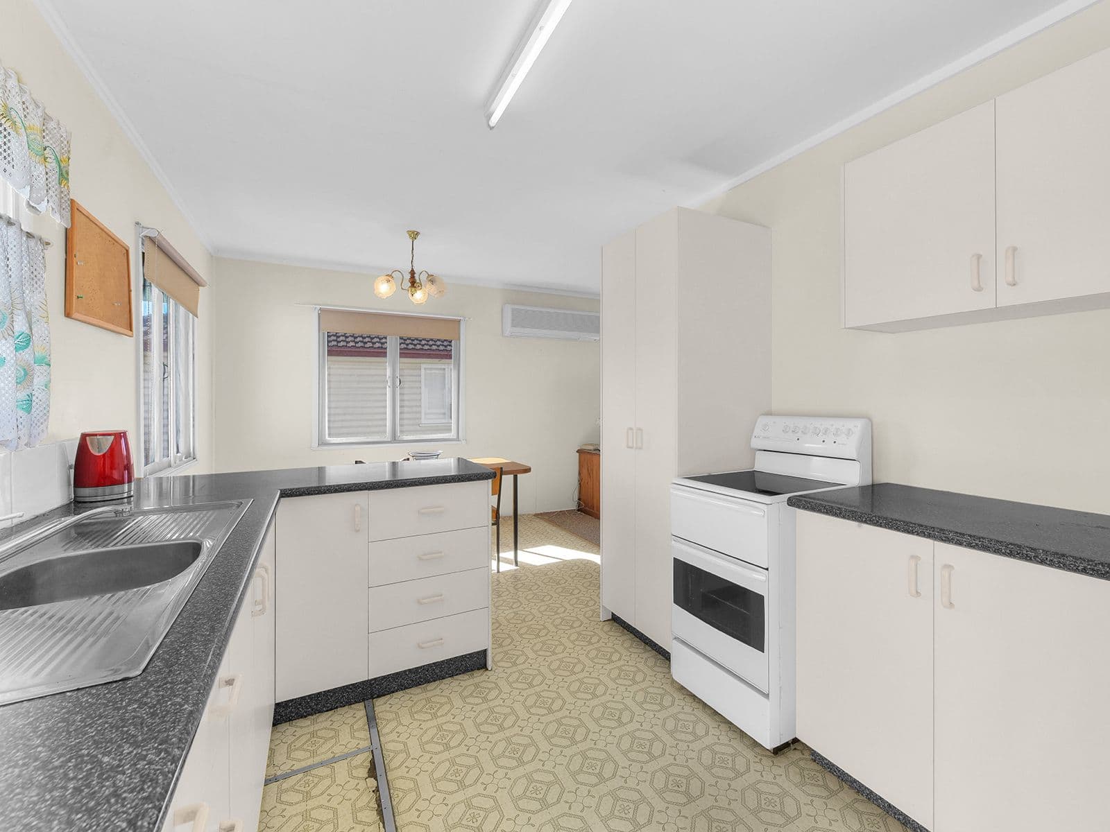 28 Alverstone Street, Banyo QLD 4014, Banyo - Thumbnail 7