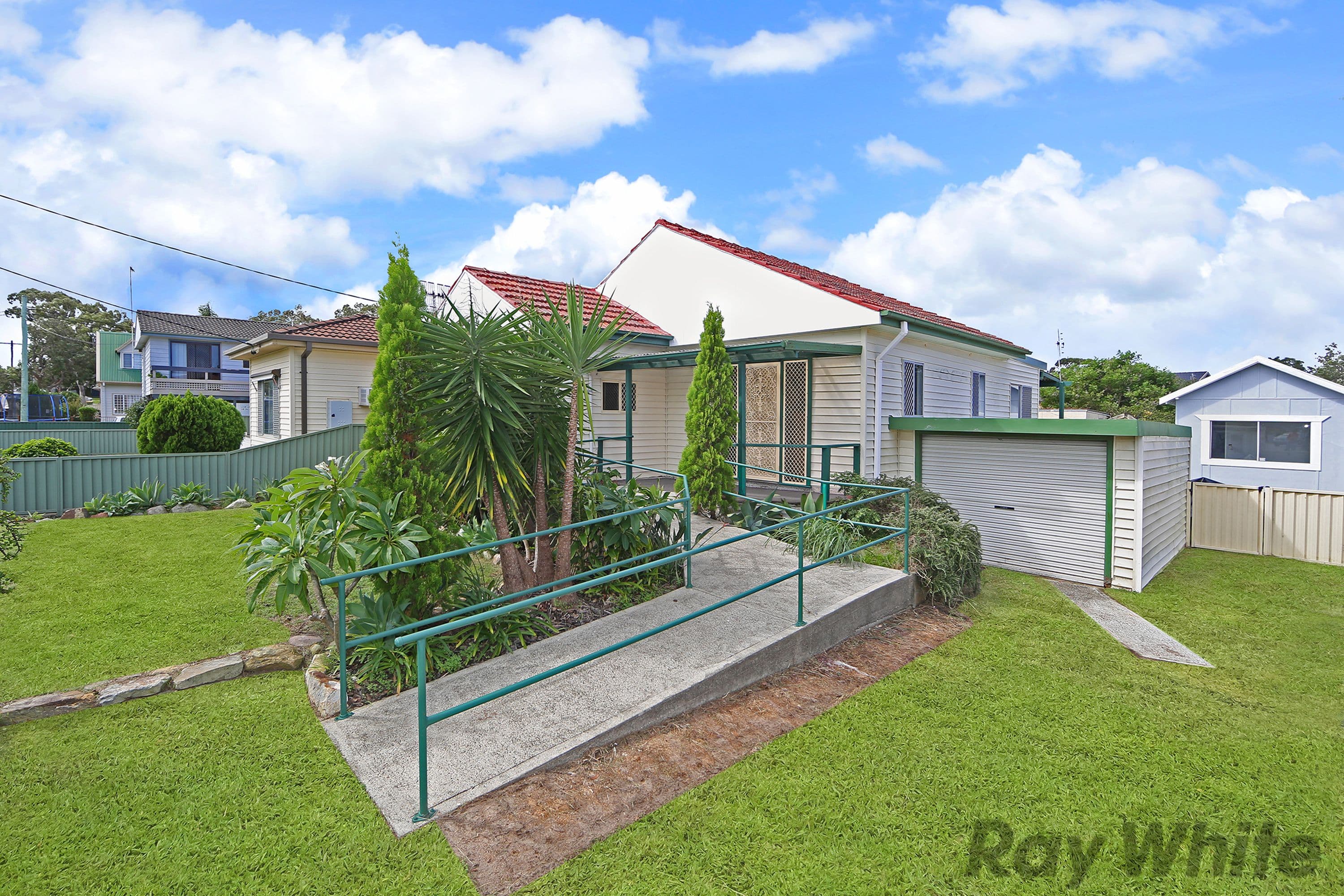 5 Lakeview Avenue, Gorokan - Thumbnail 2