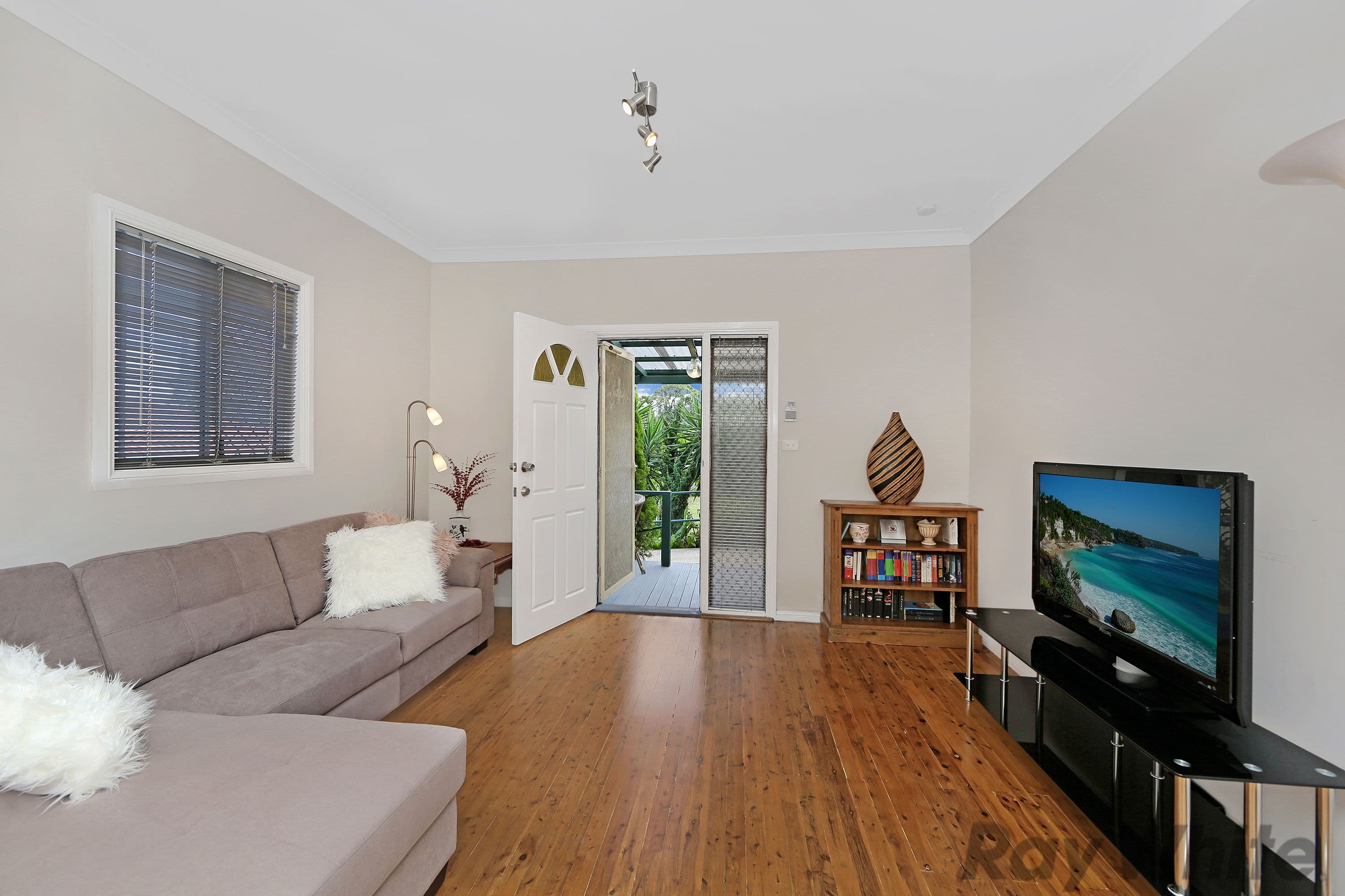 5 Lakeview Avenue, Gorokan - Thumbnail 7