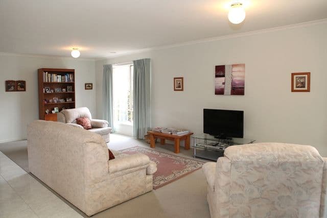 17 Perez Court, WERRIBEE VIC 3030, Werribee - Thumbnail 2
