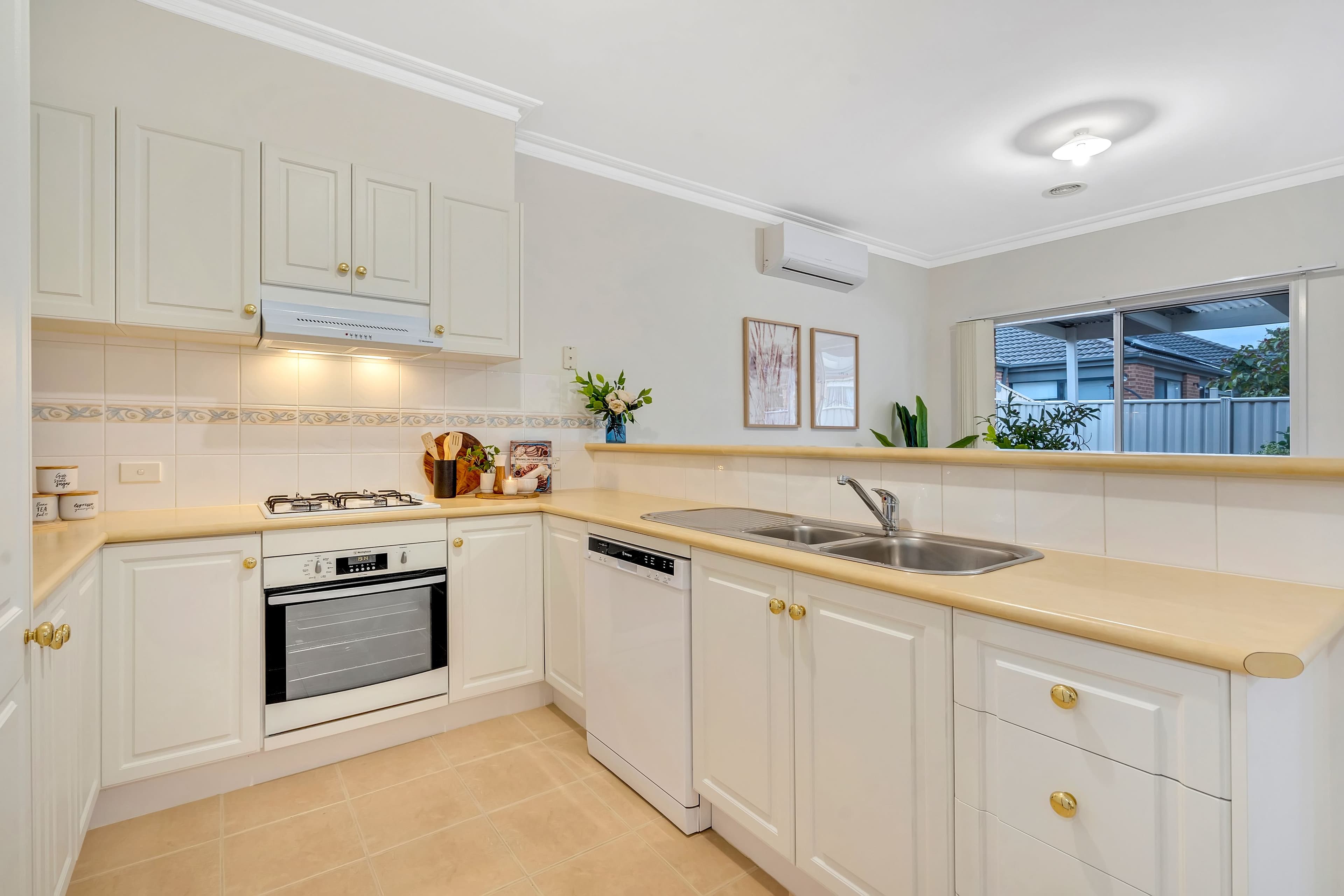 6 St Ives Place, Craigieburn VIC 3064, Craigieburn - Thumbnail 4