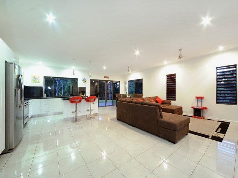 64 Hibiscus Road, CANNONVALE QLD 4802, Cannonvale - Thumbnail 2