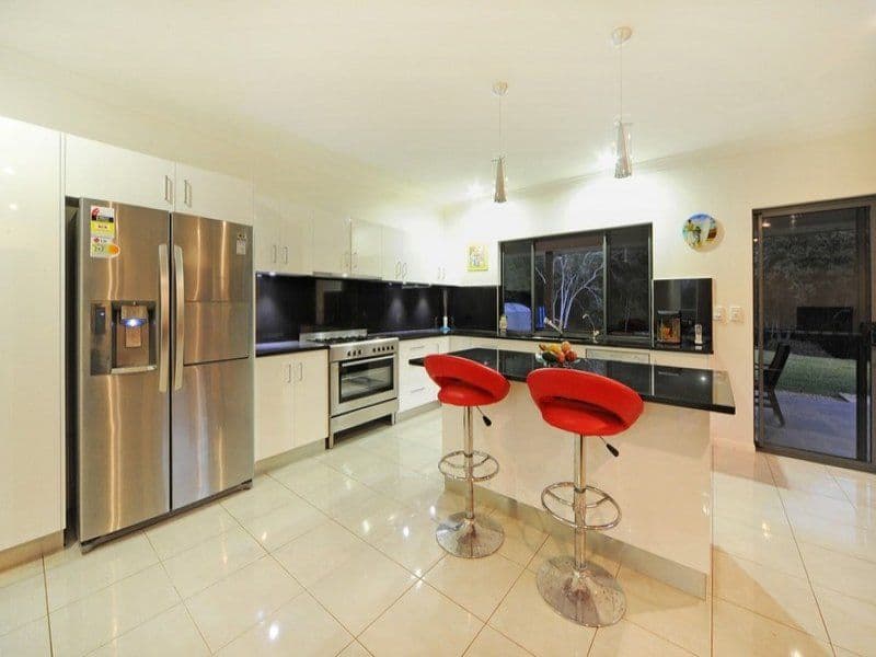 64 Hibiscus Road, CANNONVALE QLD 4802, Cannonvale - Thumbnail 5