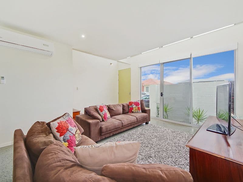 32 South Bay Drive, VARSITY LAKES QLD 4227, Varsity Lakes - Thumbnail 4