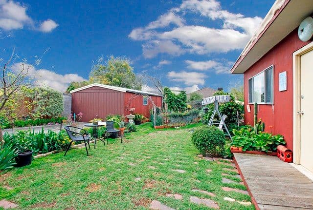 6 Gisborne Crescent, RESERVOIR VIC 3073, Reservoir - Thumbnail 3