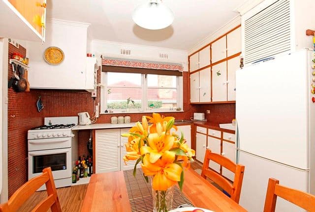 6 Gisborne Crescent, RESERVOIR VIC 3073, Reservoir - Thumbnail 5