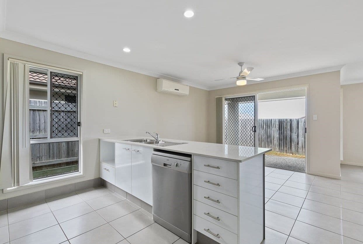 12 Severn Crescent, North Lakes QLD 4509, North Lakes - Thumbnail 4