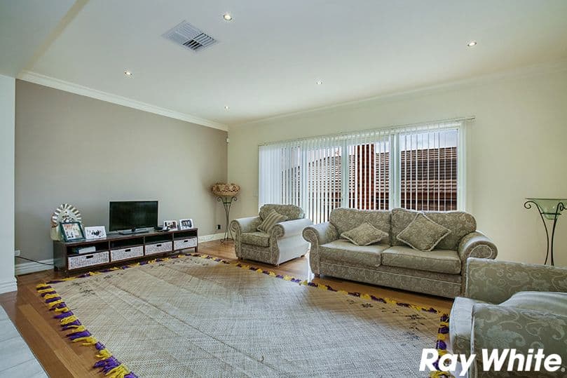 6 Shapiro Rise, South Morang VIC 3752, South Morang - Thumbnail 5