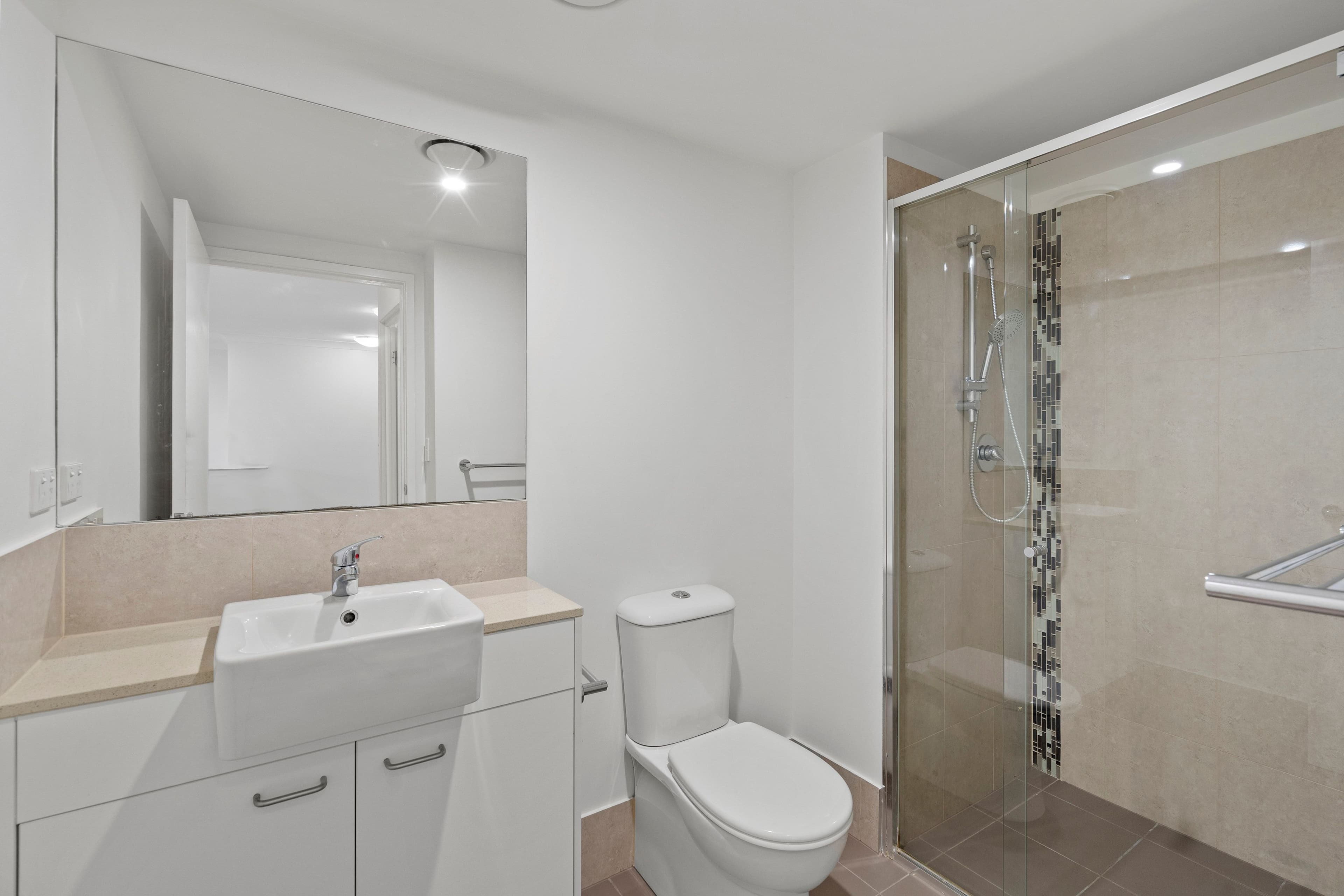 2242 Logan Road, Upper Mount Gravatt QLD 4122, Upper Mount Gravatt - Thumbnail 5