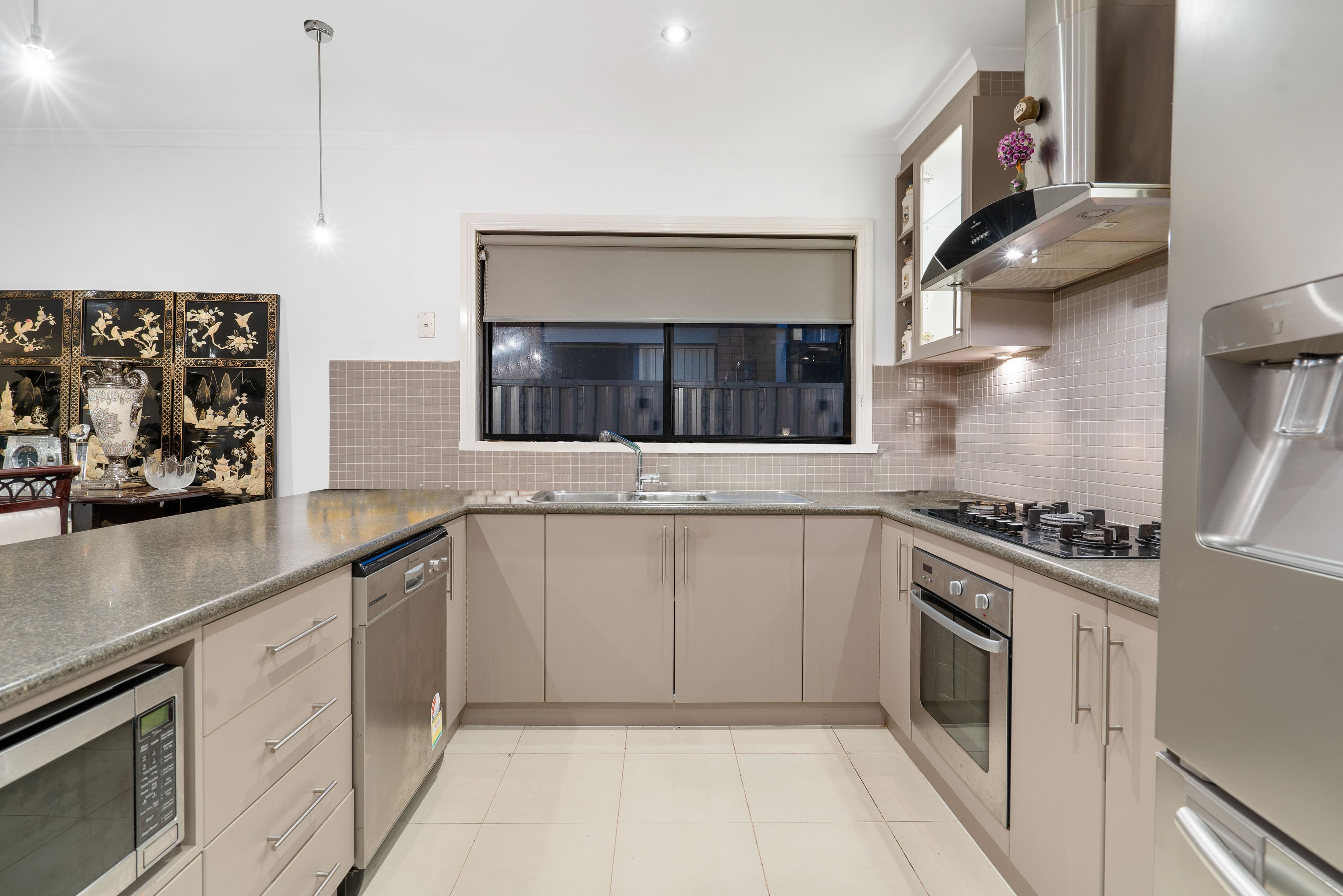 27 Pro Hart Way, Caroline Springs VIC 3023, Caroline Springs - Thumbnail 4