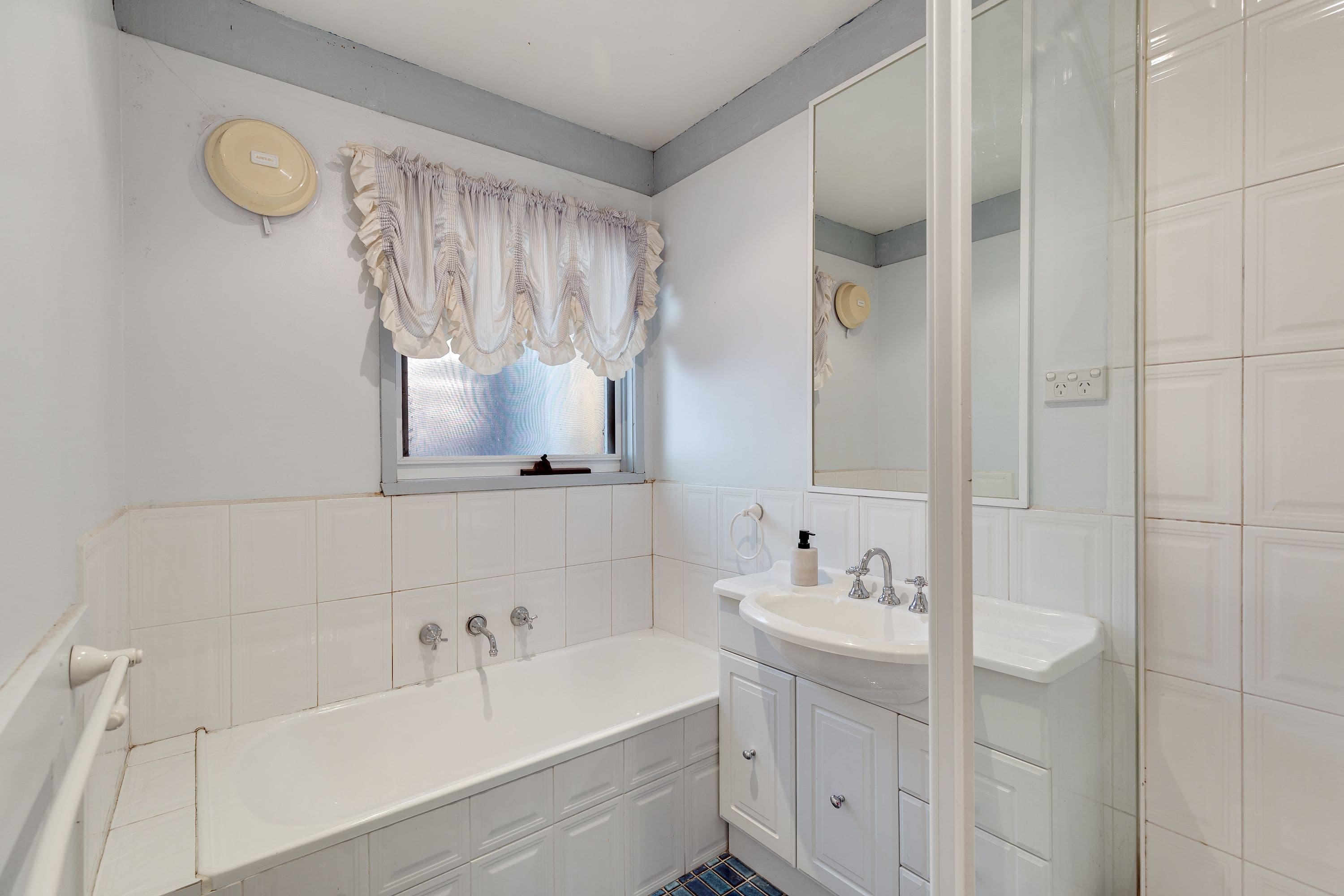 2 Strickland Avenue, Mill Park VIC 3082, Mill Park - Thumbnail 5