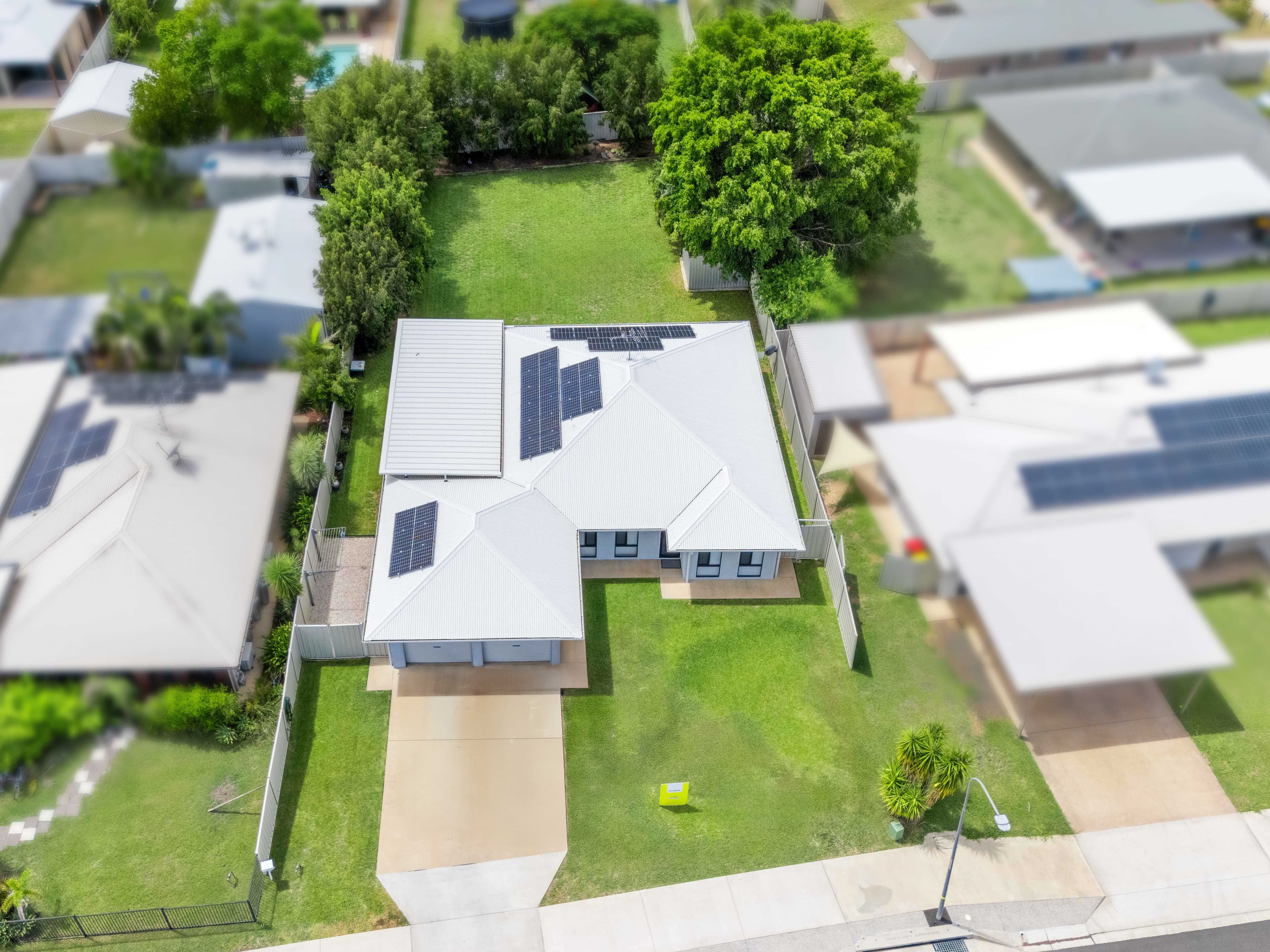 48 Mayfair Drive, Emerald QLD 4720, Emerald - Thumbnail 2