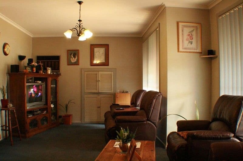 72  Scott Street, MELTON VIC 3337, Melton - Thumbnail 2