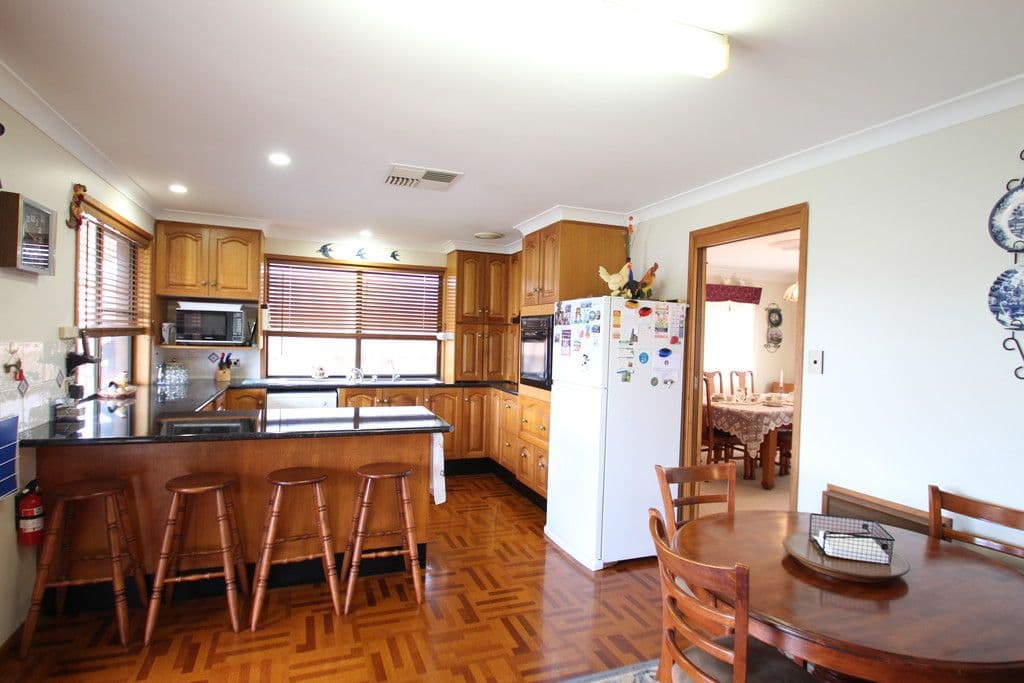4 Cambridge Street, Harristown QLD 4350, Harristown - Thumbnail 4