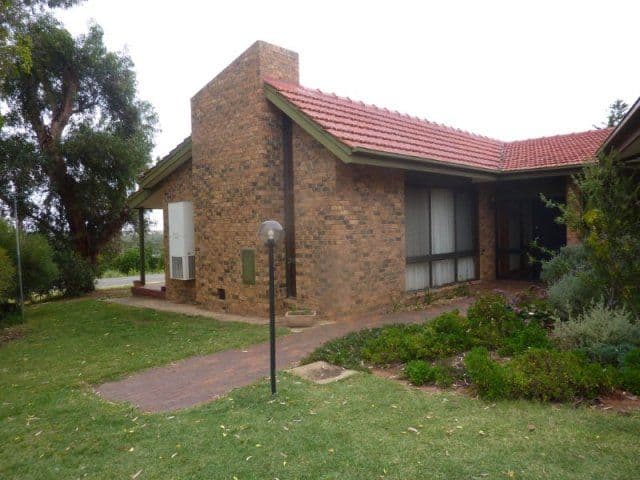 5 Elliott Road, WAIKERIE SA 5330, Waikerie - Image 1