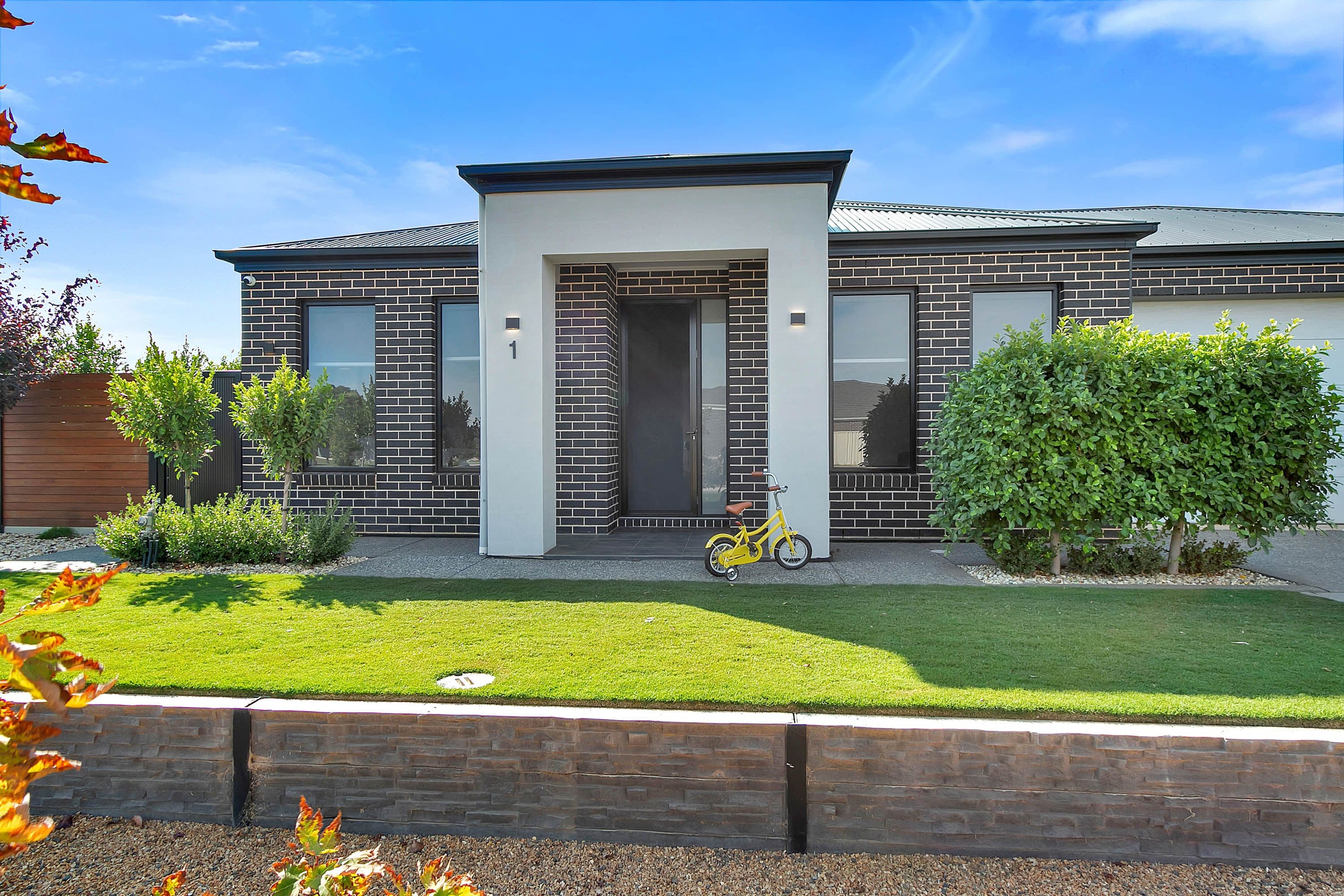 1 Green Court, Altona - Thumbnail 2