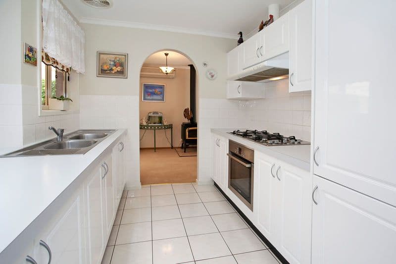 17  Rushden Close, BELL POST HILL VIC 3215, Bell Post Hill - Thumbnail 4