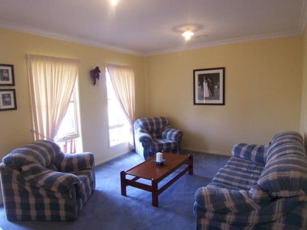 32 Clifton Park Drive, CARRUM DOWNS VIC 3201, Carrum Downs - Thumbnail 2