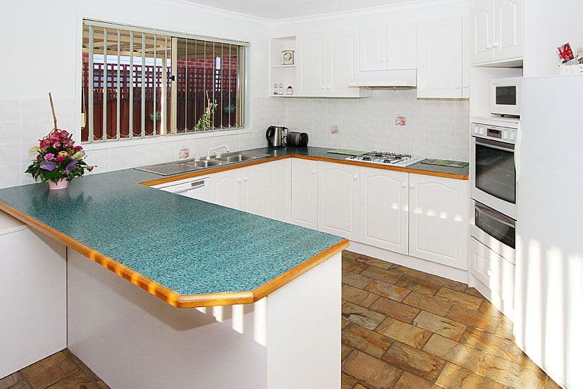 5 Silvertop Court, MILL PARK VIC 3082, Mill Park - Thumbnail 2