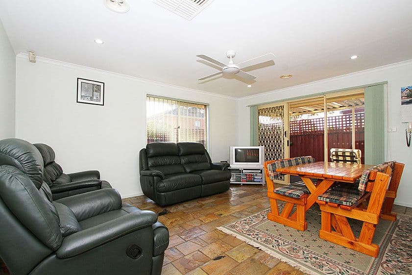 5 Silvertop Court, MILL PARK VIC 3082, Mill Park - Thumbnail 3