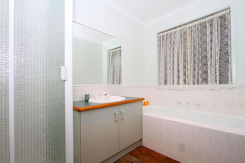 5 Silvertop Court, MILL PARK VIC 3082, Mill Park - Thumbnail 7