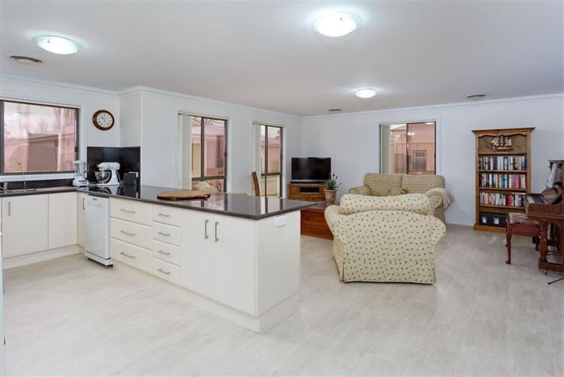 8 Russell Street, Tumut - Thumbnail 2