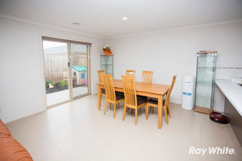 27 Stanhope Place, PAKENHAM VIC 3810, Pakenham - Thumbnail 3