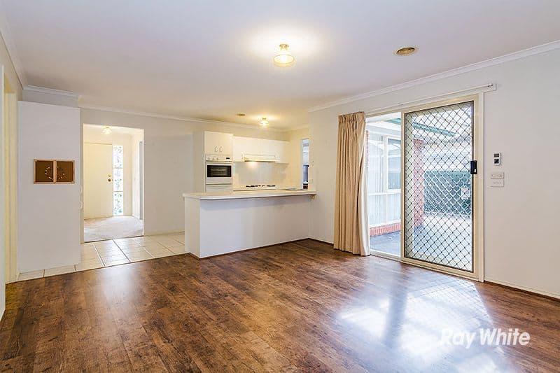 10 Bronhill Court, Cranbourne West VIC 3977, Cranbourne West - Thumbnail 2
