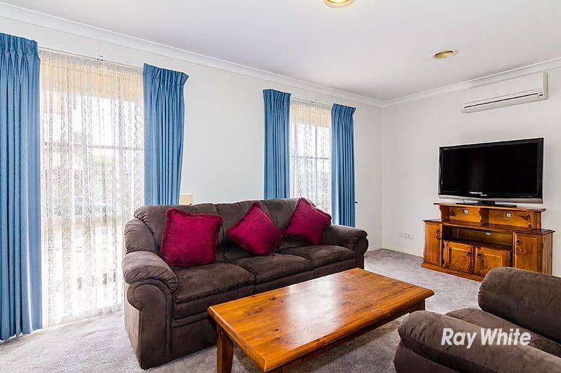 10 Bronhill Court, Cranbourne West VIC 3977, Cranbourne West - Thumbnail 3