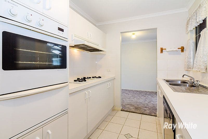 10 Bronhill Court, Cranbourne West VIC 3977, Cranbourne West - Thumbnail 5