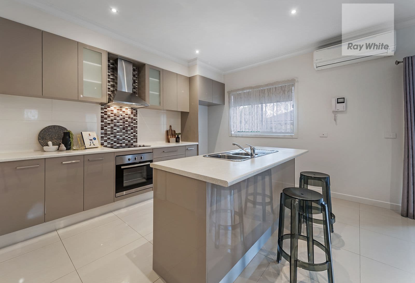 17 Humber Street, Craigieburn VIC 3064, Craigieburn - Thumbnail 2