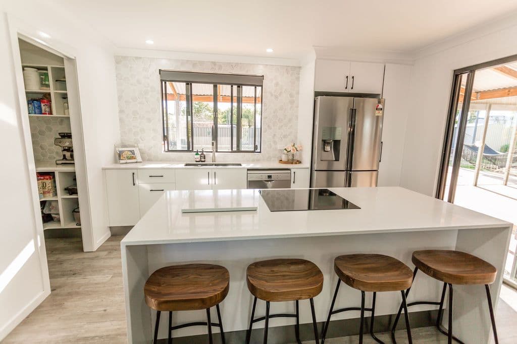 13 Edgewood Drive, Emerald QLD 4720, Emerald - Thumbnail 2