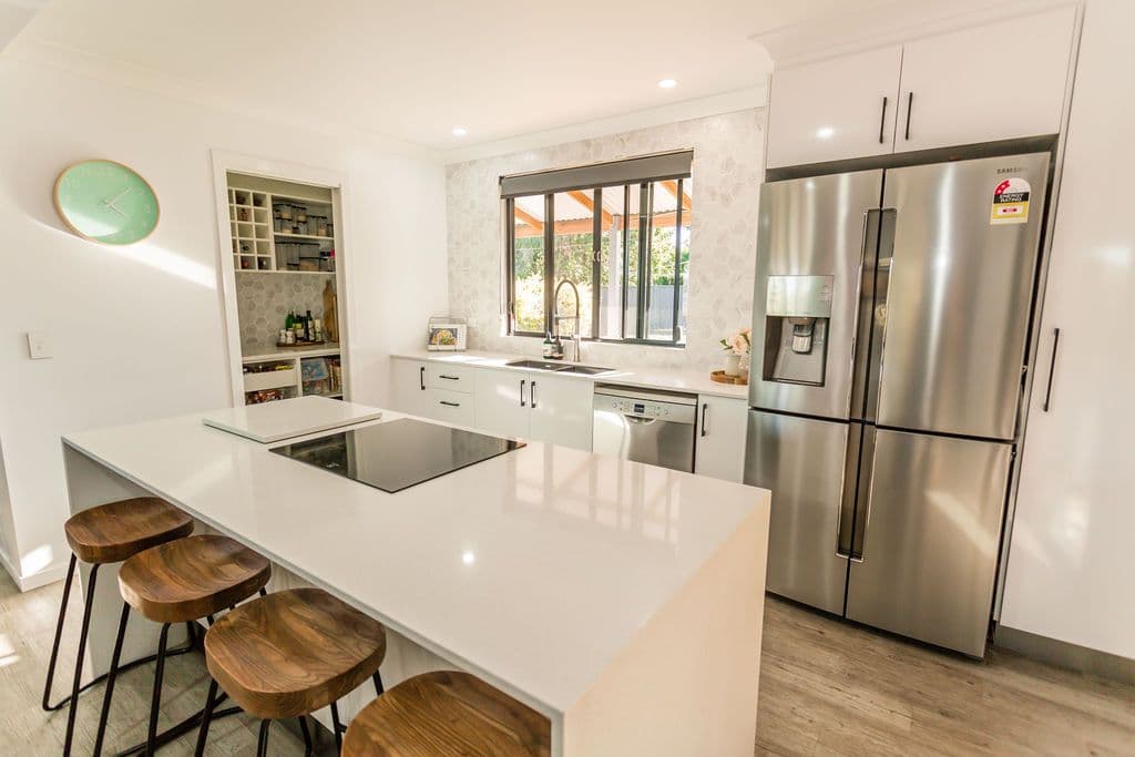 13 Edgewood Drive, Emerald QLD 4720, Emerald - Thumbnail 3