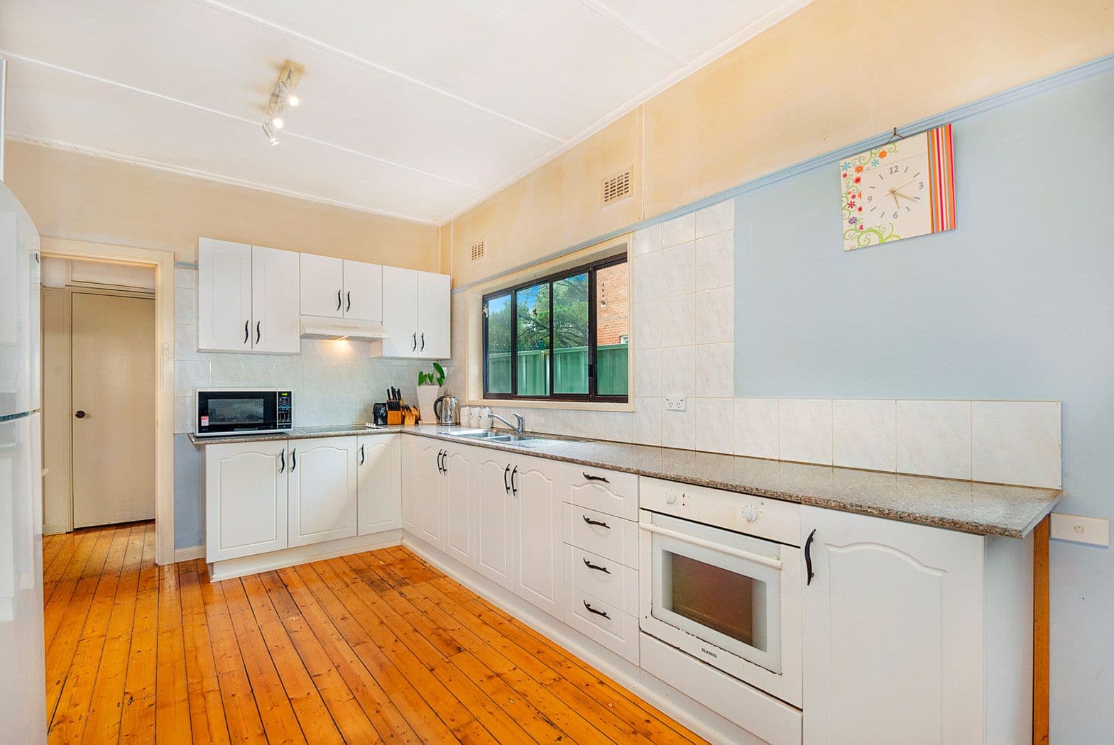 19 Dernancourt Avenue, Engadine NSW 2233, Engadine - Thumbnail 2