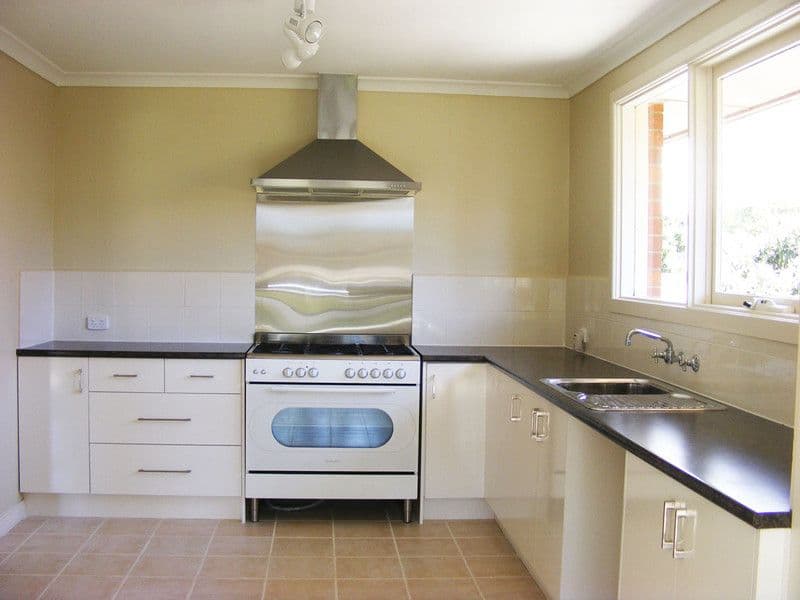 3 Almond Court, Thomastown VIC 3074, Thomastown - Thumbnail 2