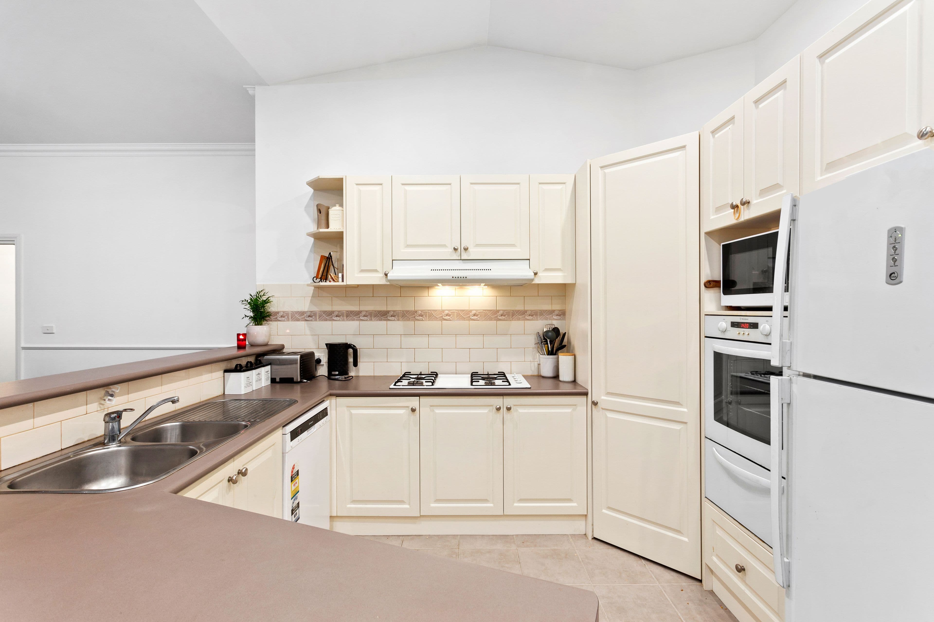 1 Hale Place, Pakenham VIC 3810, Pakenham - Thumbnail 4