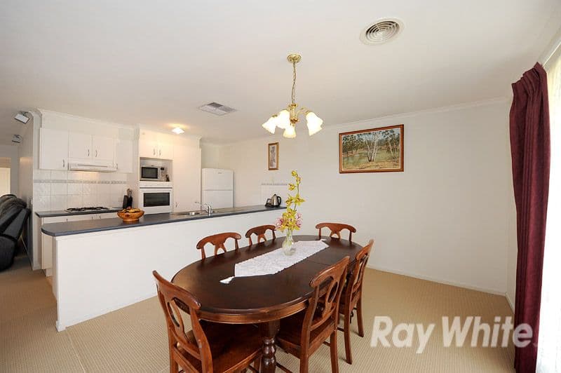 8 Gilbert Place, BERWICK VIC 3806, Berwick - Thumbnail 2