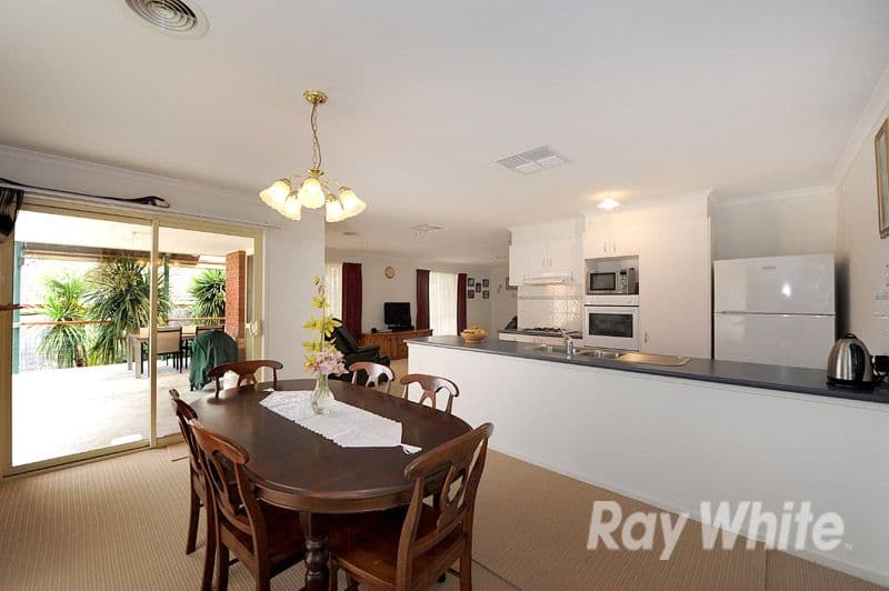 8 Gilbert Place, BERWICK VIC 3806, Berwick - Thumbnail 5