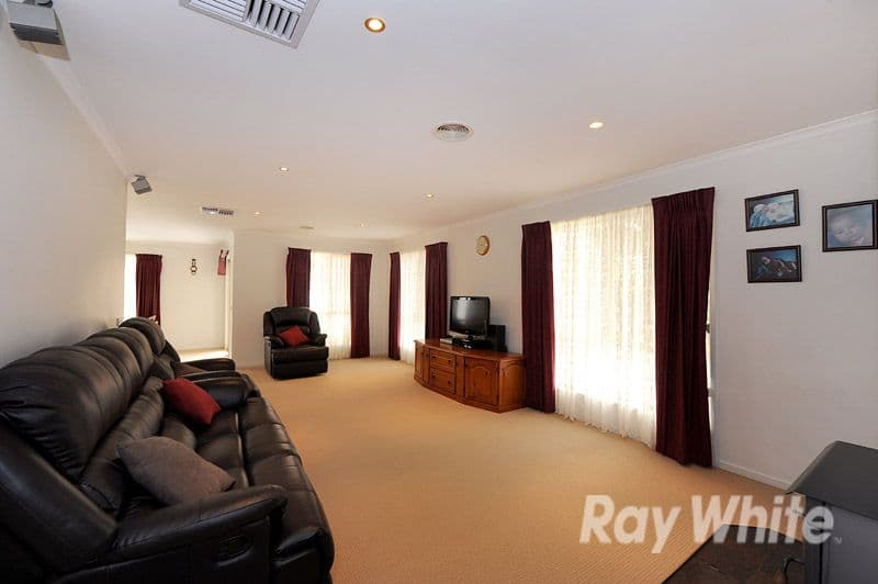 8 Gilbert Place, BERWICK VIC 3806, Berwick - Thumbnail 6