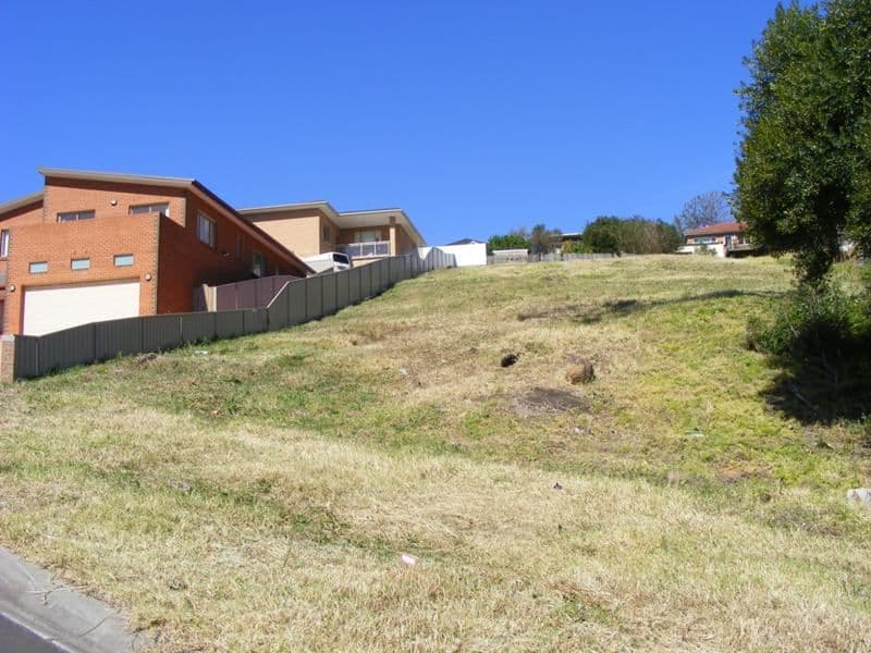 37 Whimbrel Avenue, LAKE HEIGHTS NSW 2502, Lake Heights - Thumbnail 3