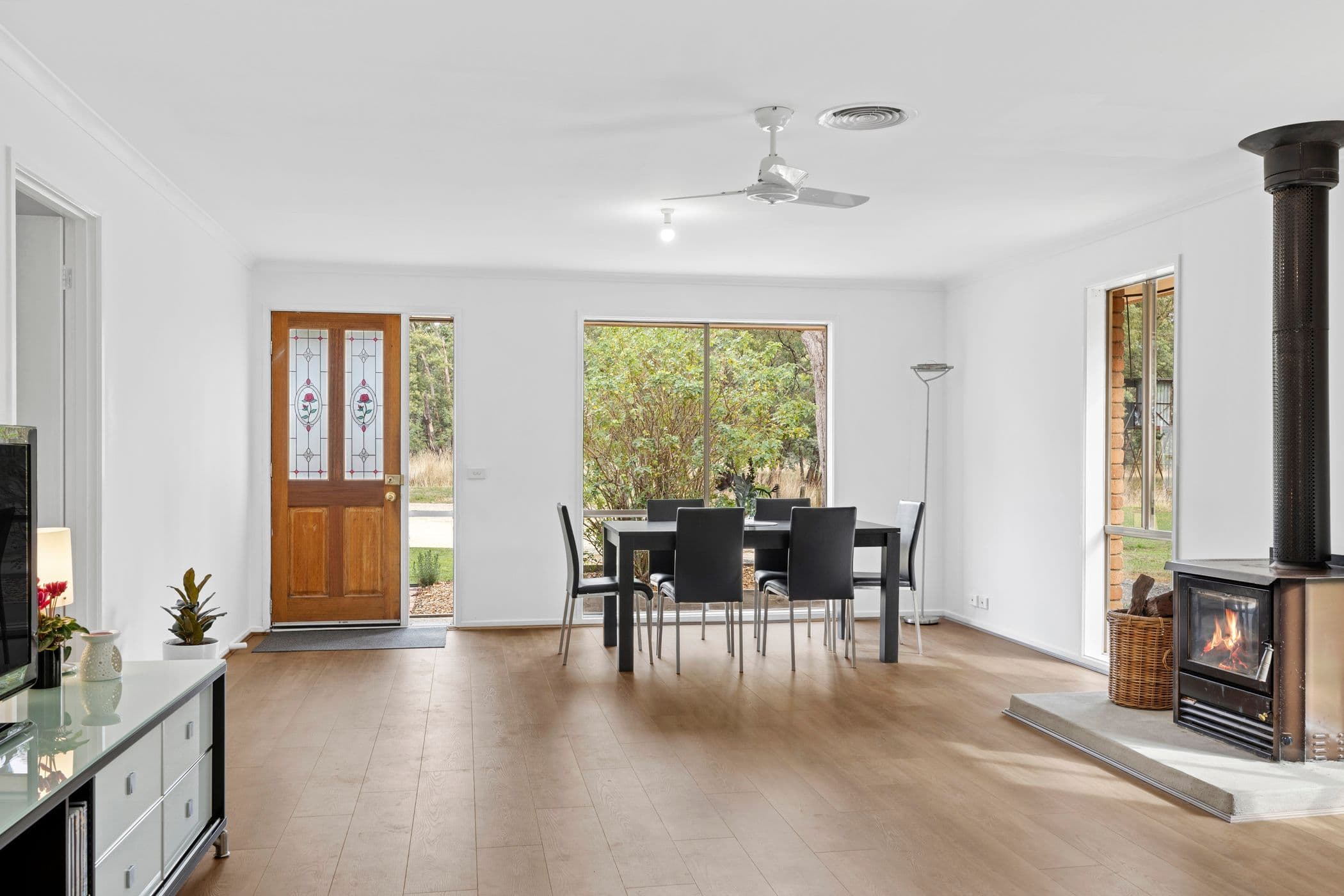 28 Jeffreys Street, Woodend VIC 3442, Woodend - Thumbnail 3