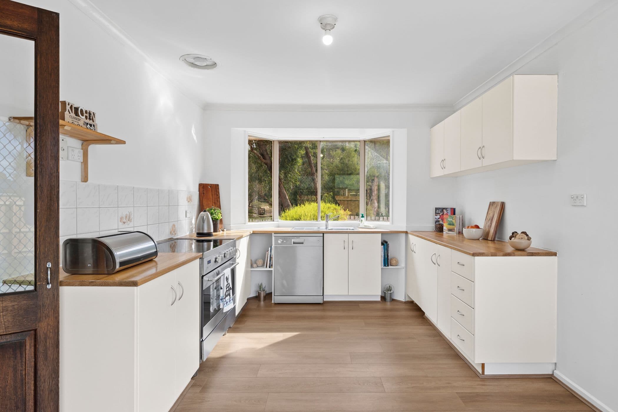 28 Jeffreys Street, Woodend VIC 3442, Woodend - Thumbnail 5