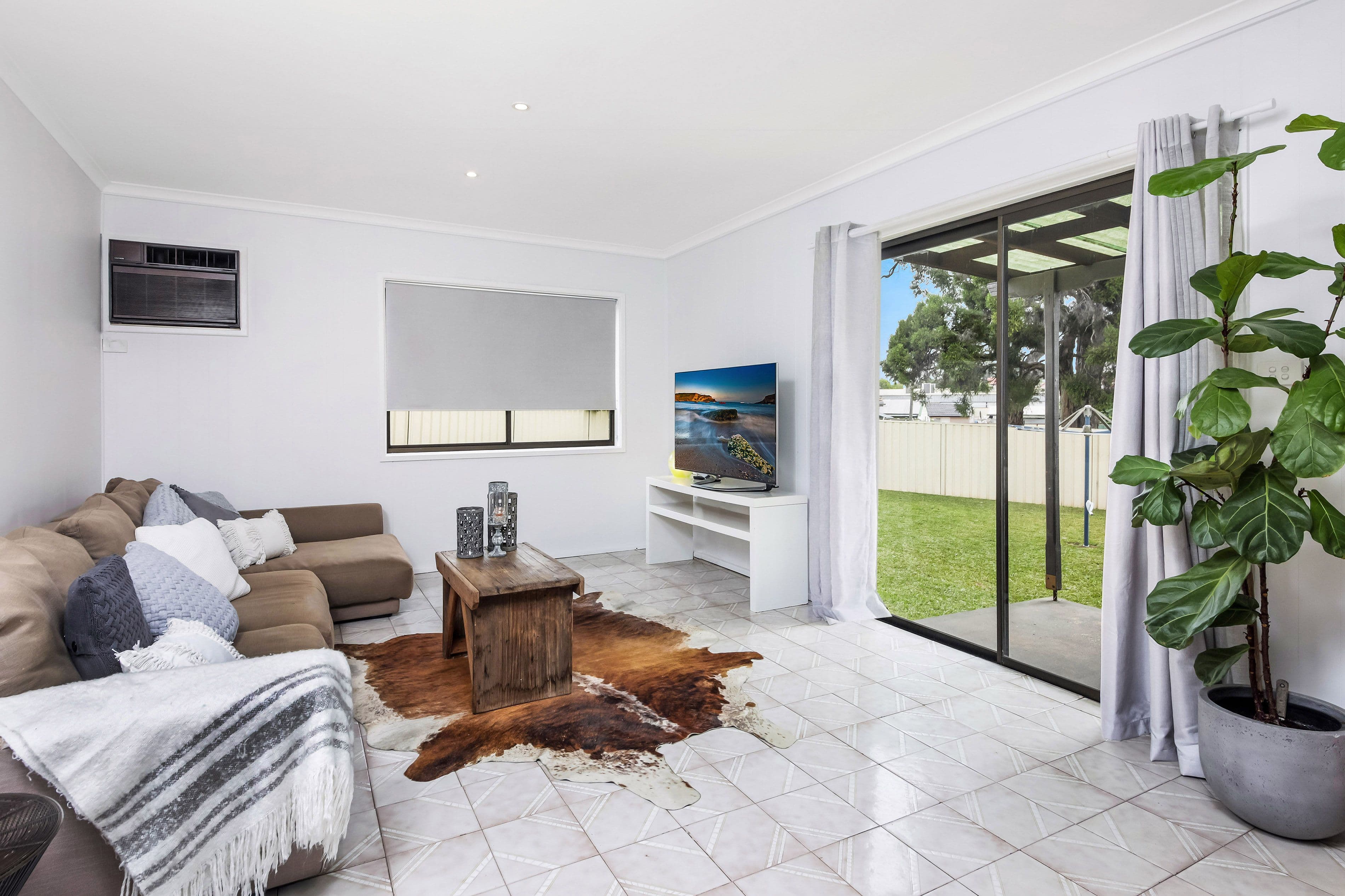 50 Amesbury Avenue, Sefton - Thumbnail 2