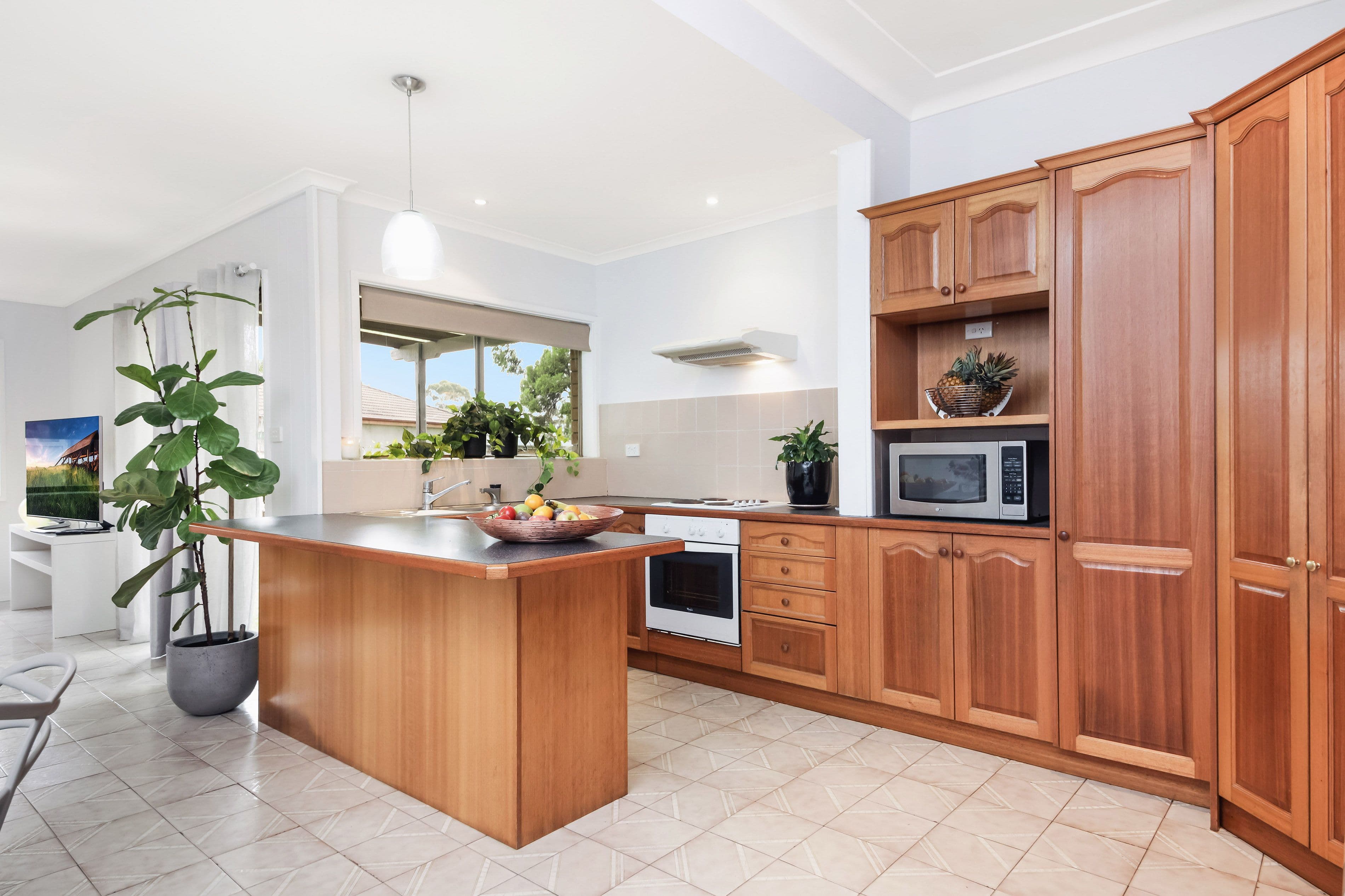 50 Amesbury Avenue, Sefton - Thumbnail 5