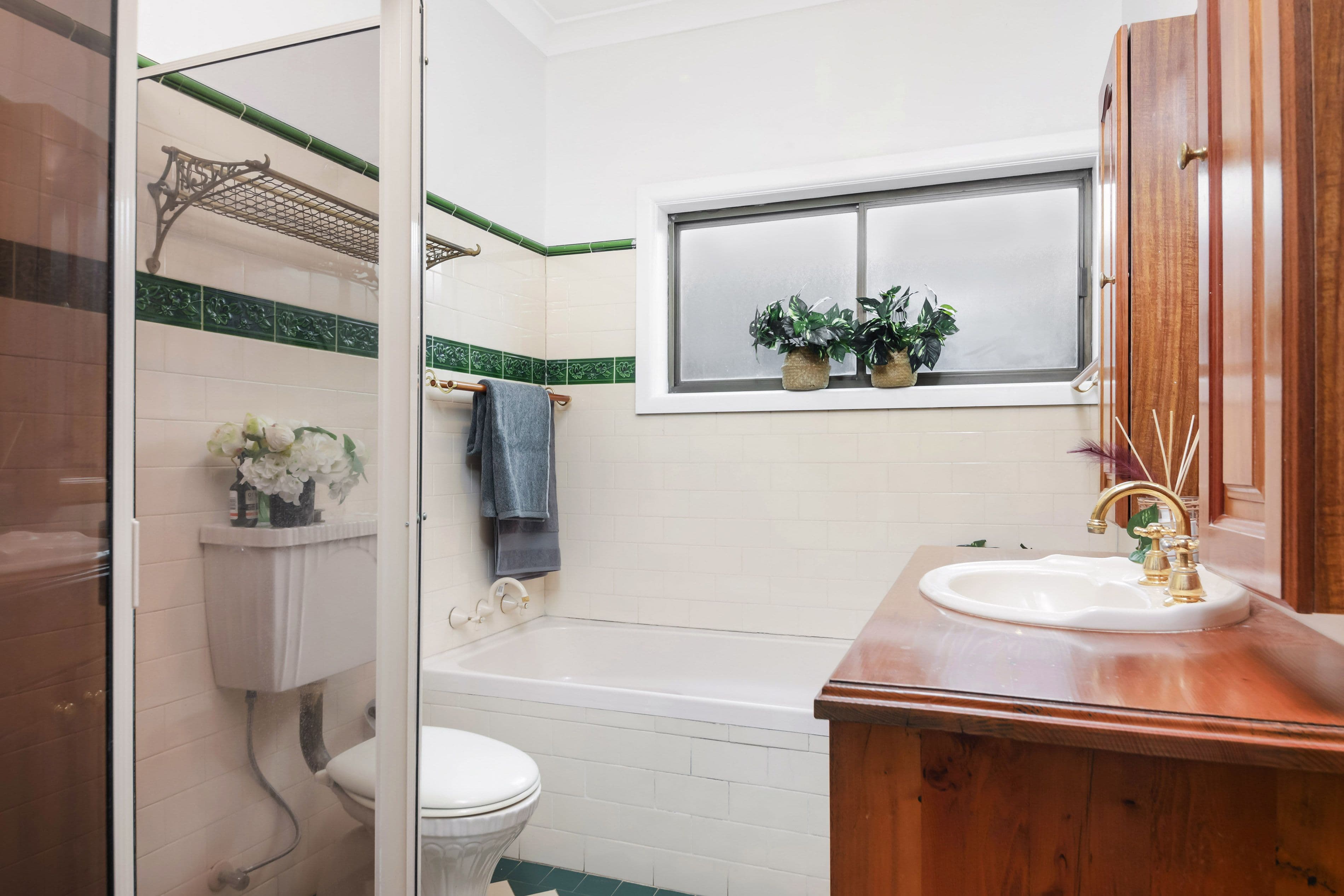 50 Amesbury Avenue, Sefton - Thumbnail 8