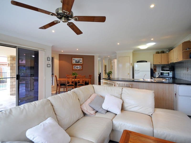 27 Tussock Crescent, ELANORA QLD 4221, Elanora - Thumbnail 3
