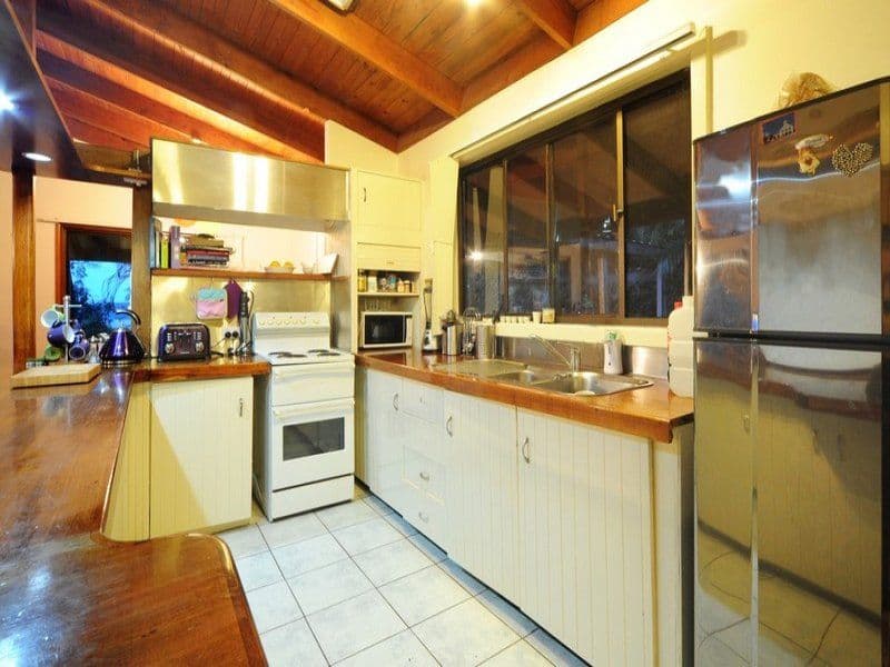 3 Macona Crescent, CANNONVALE QLD 4802, Cannonvale - Thumbnail 3